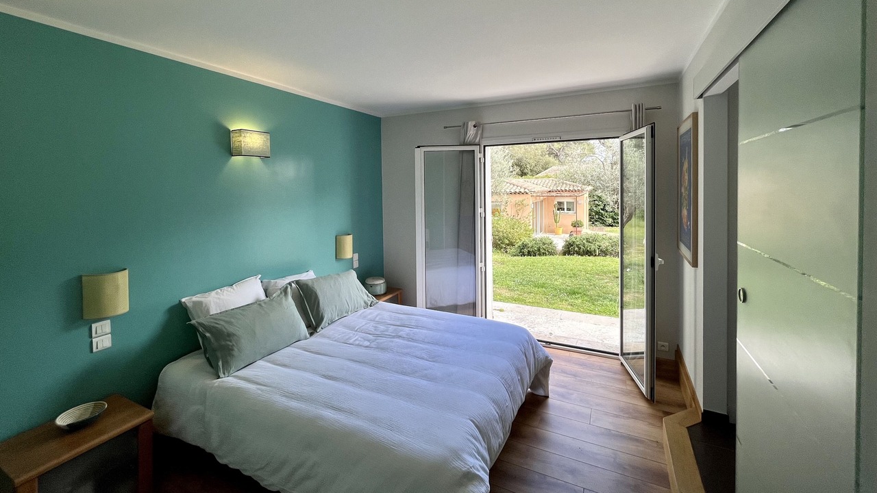 Photo of Bedroom in Roquefort-les-Pins