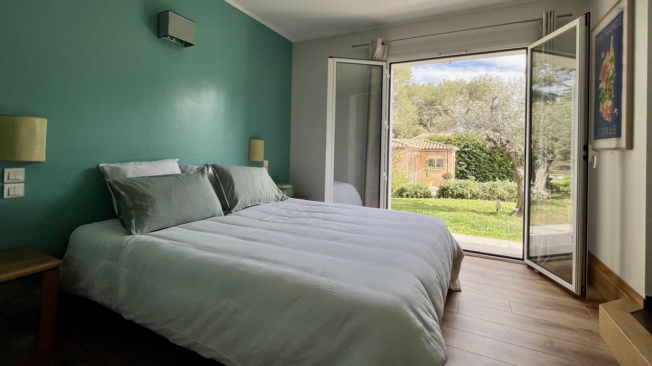 Photo of Bedroom in Roquefort-les-Pins
