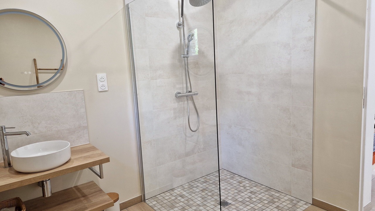 Photo of Bathroom in Saint-Pierre-d'Amilly
