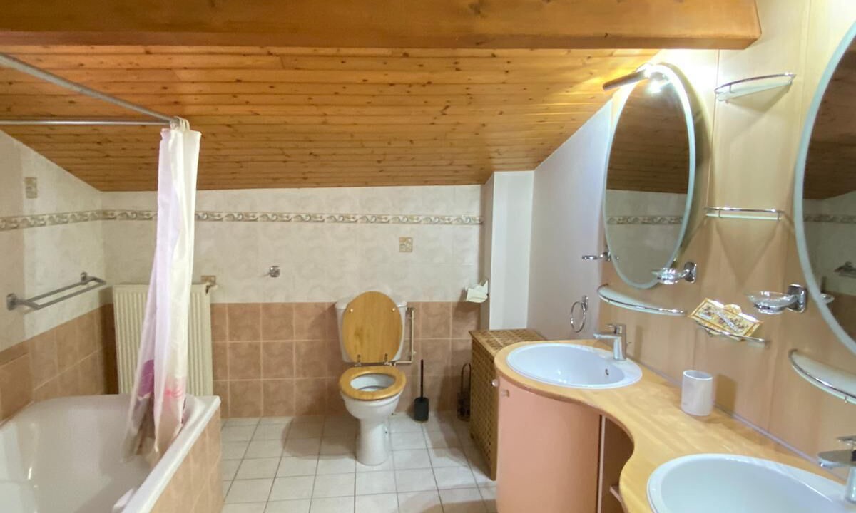 Photo of Bathroom in Pons