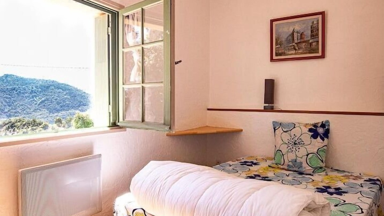 Photo of Bedroom in Revest-les-Roches