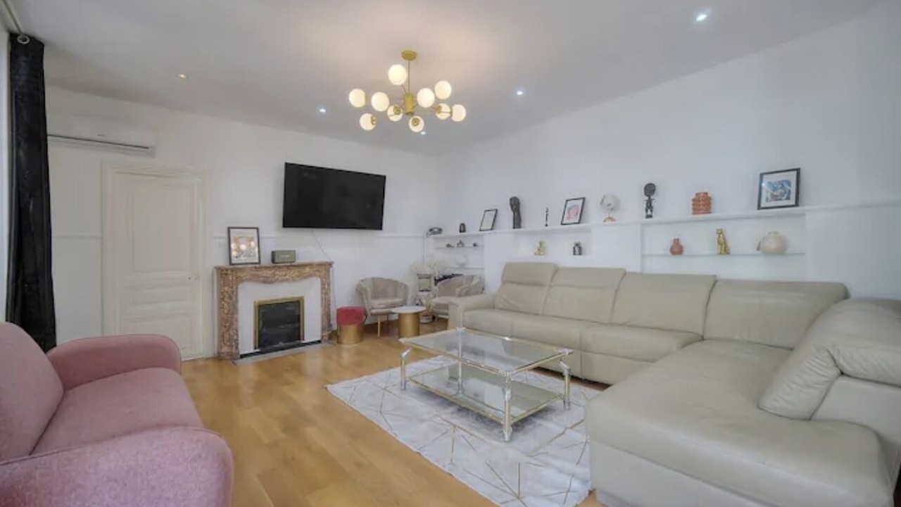 Photo of Livingroom in Prado - Republique