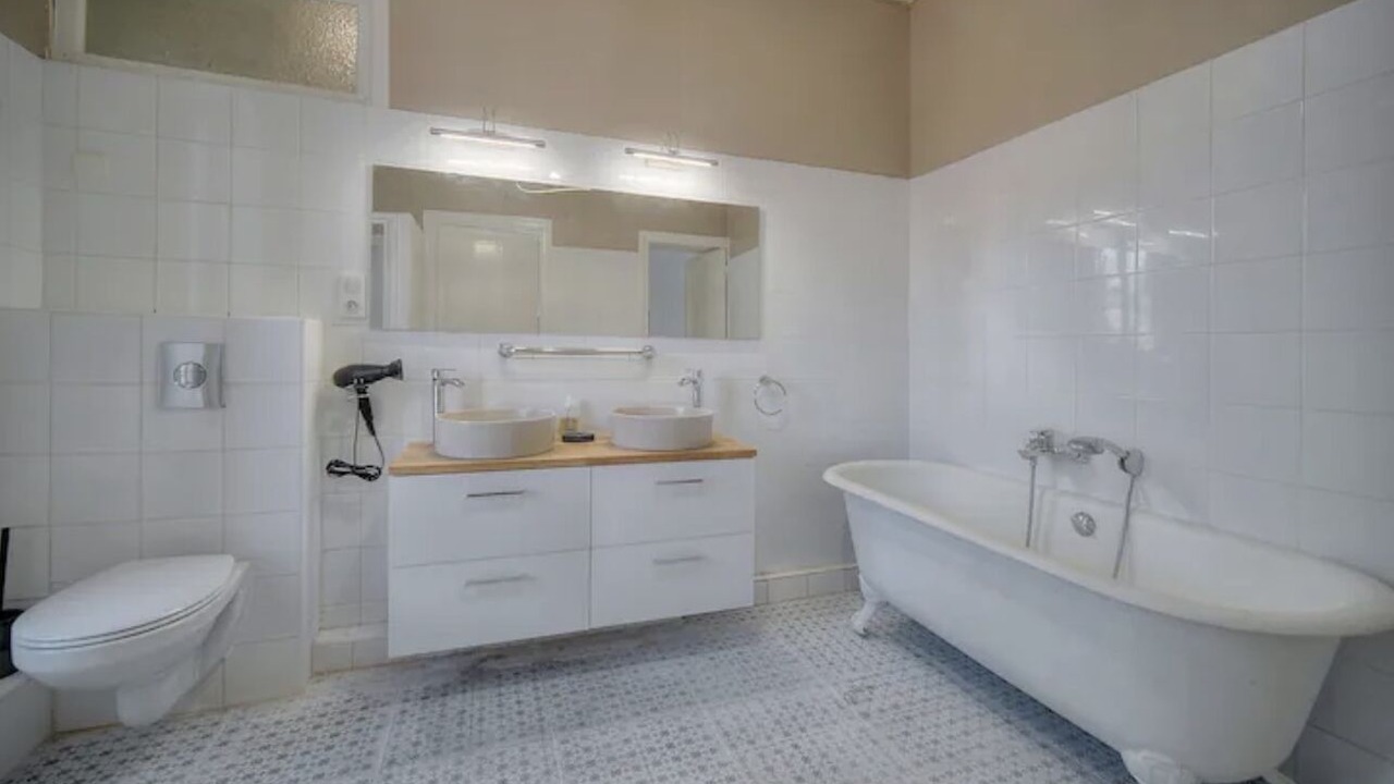 Photo of Bathroom in Prado - Republique