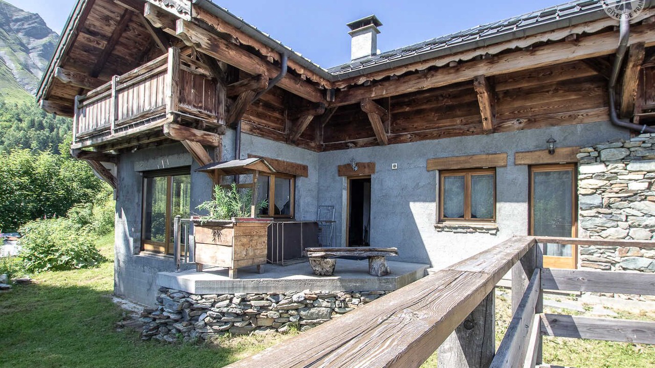 Photo of Patio Balcony in Saint-Colomban-des-Villards