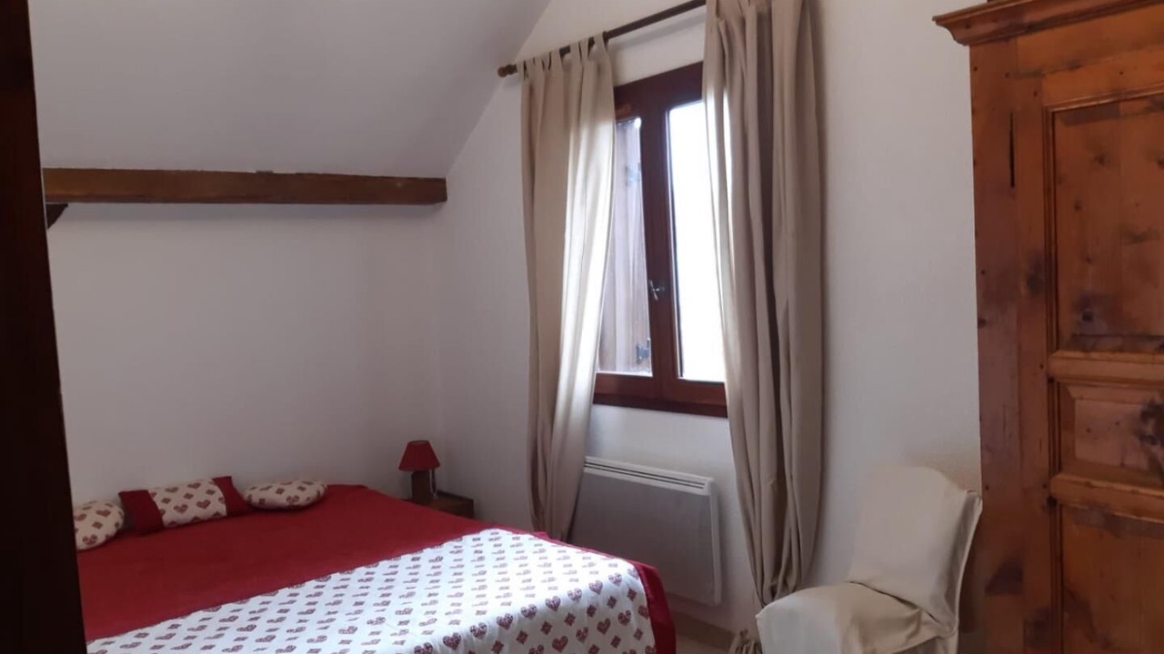 Photo of Bedroom in Saint-Etienne-de-Cuines
