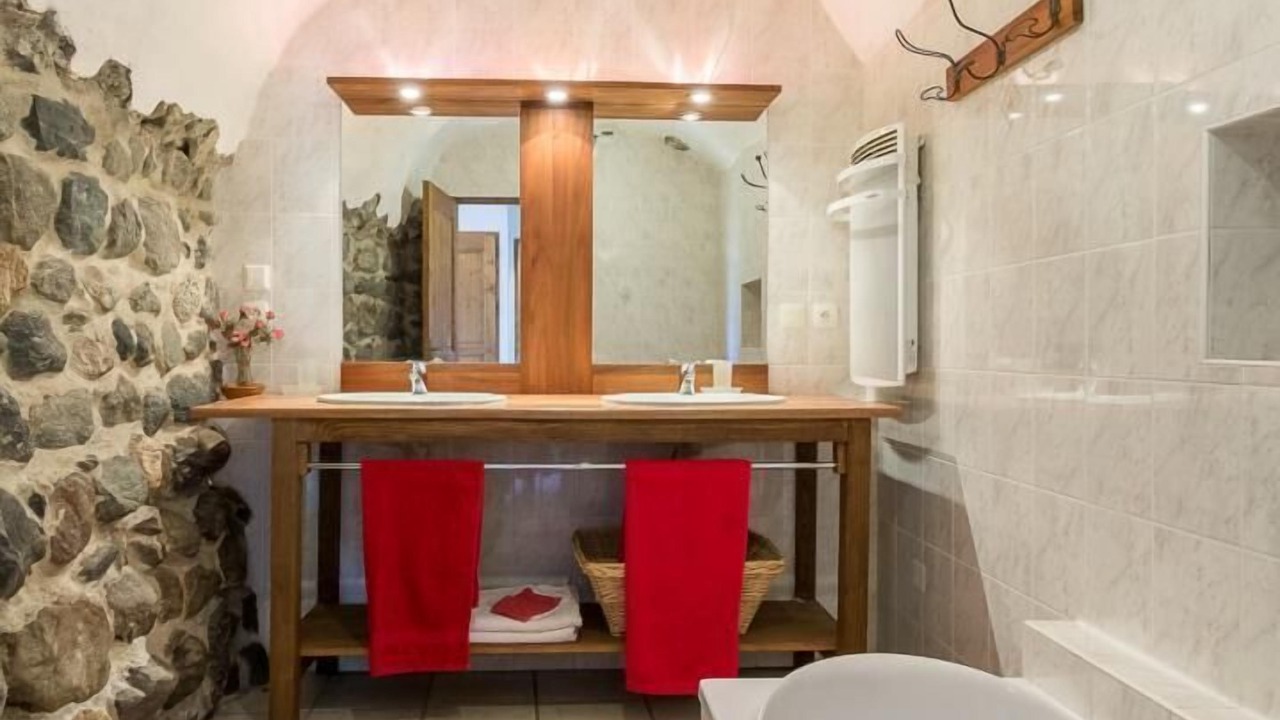Photo of Bathroom in Saint-Etienne-de-Cuines