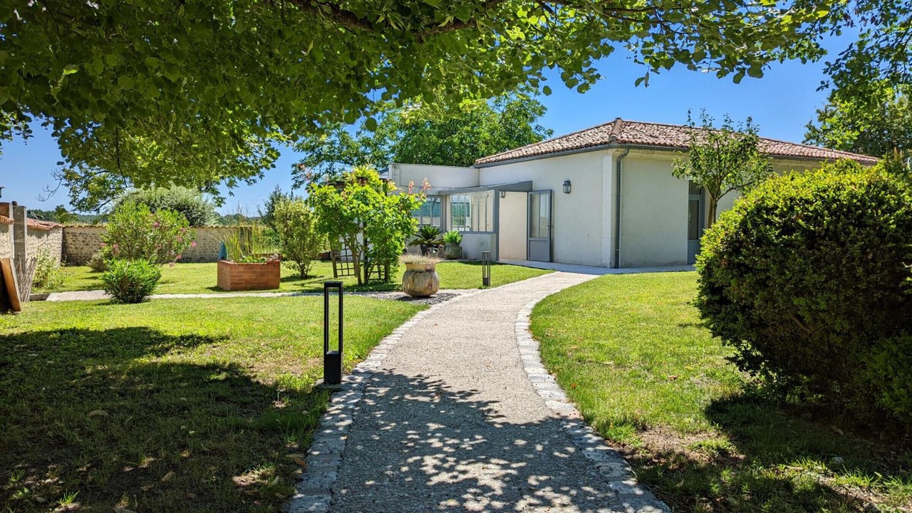 Photo of Outdoor in Salles-de-Barbezieux