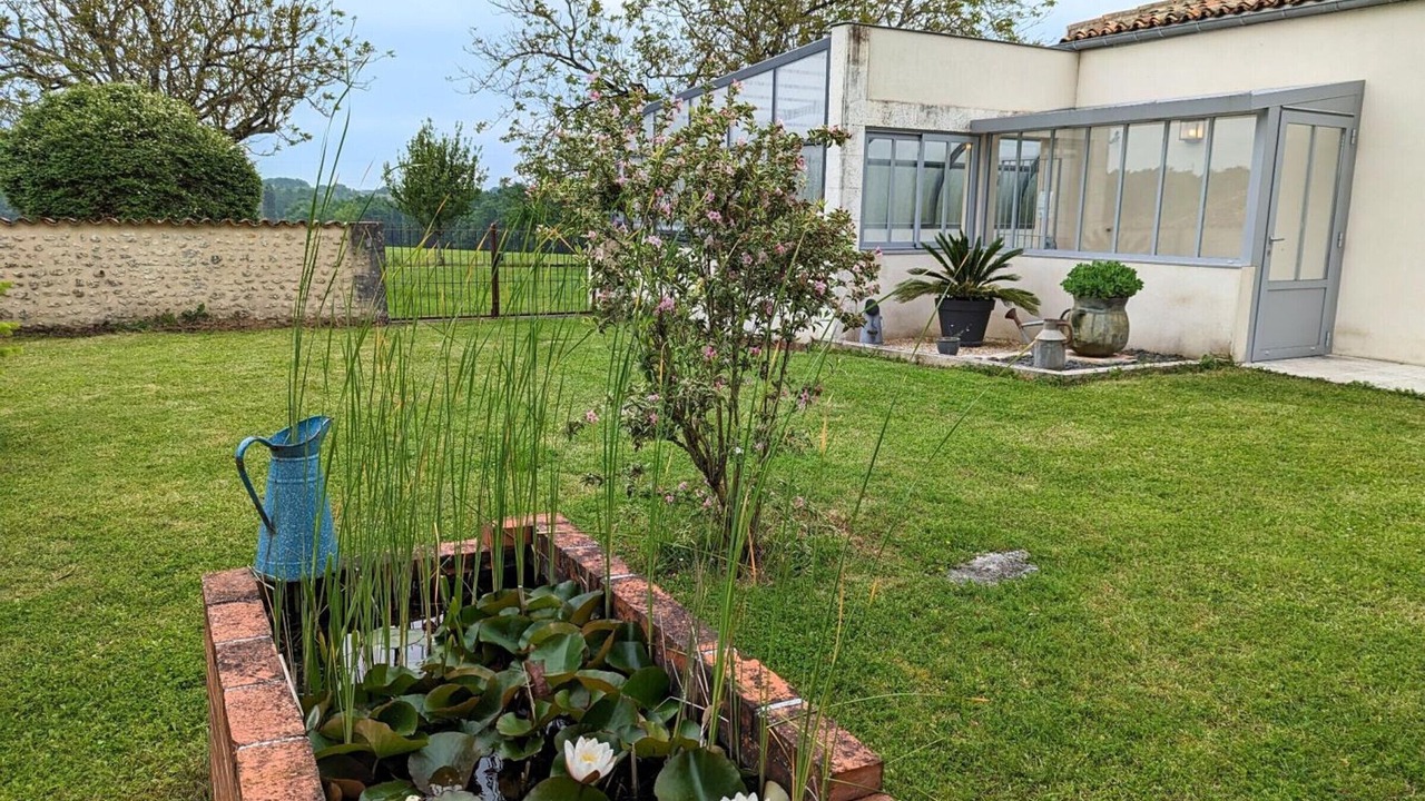 Photo of Outdoor in Salles-de-Barbezieux