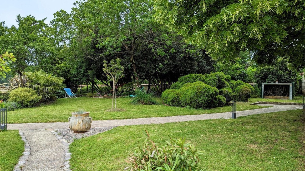 Photo of Outdoor in Salles-de-Barbezieux