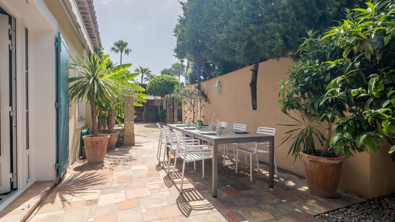 Photo of Outdoor in California - Pezou