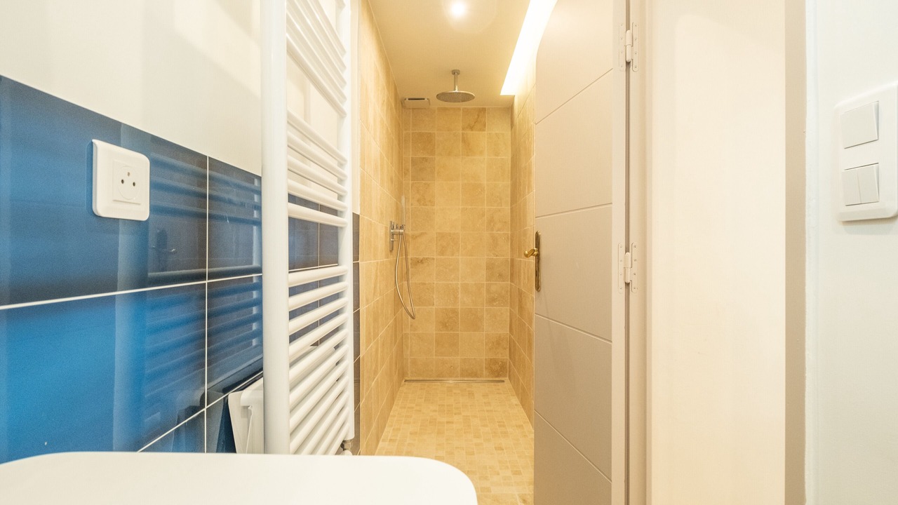 Photo of Bathroom in California - Pezou