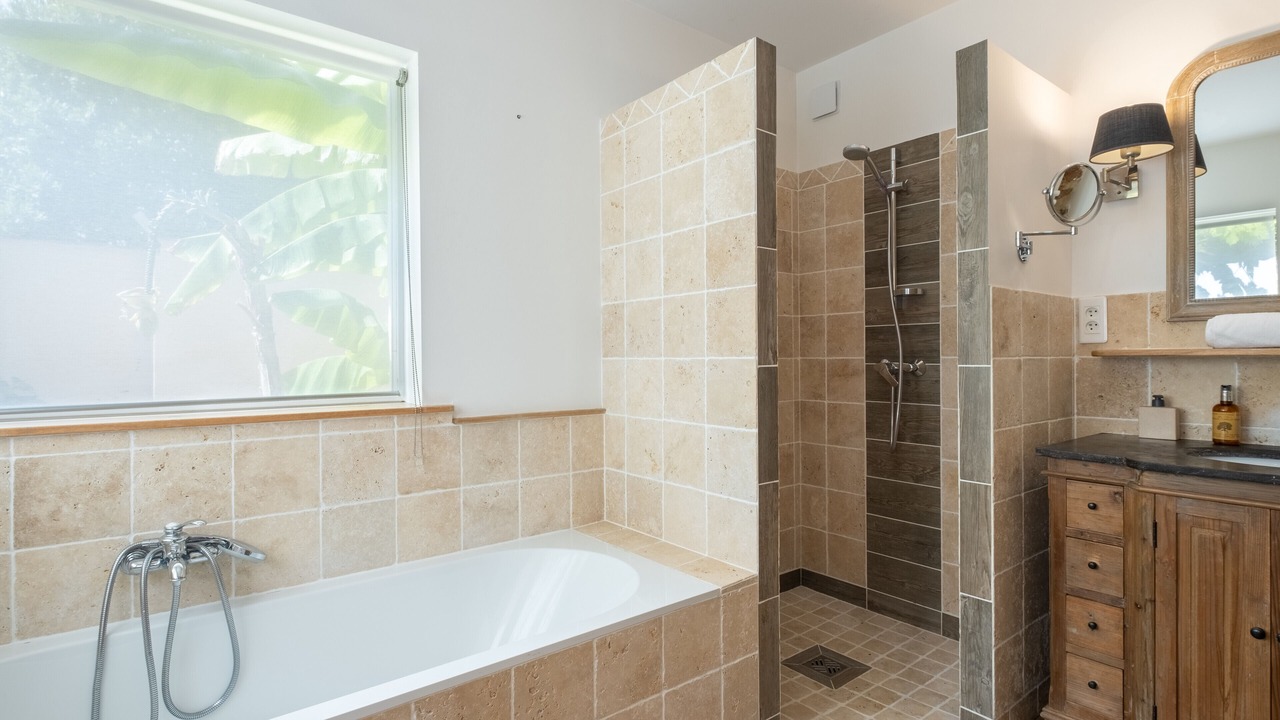 Photo of Bathroom in California - Pezou