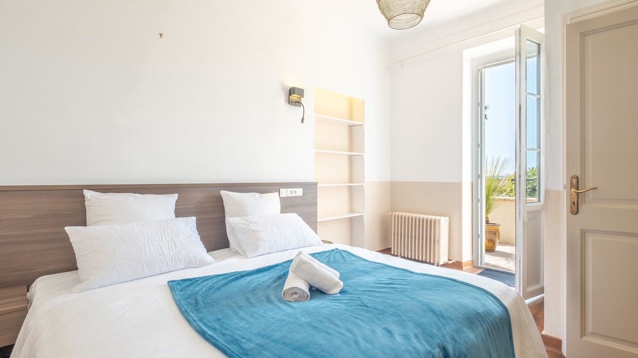 Photo of Bedroom in California - Pezou