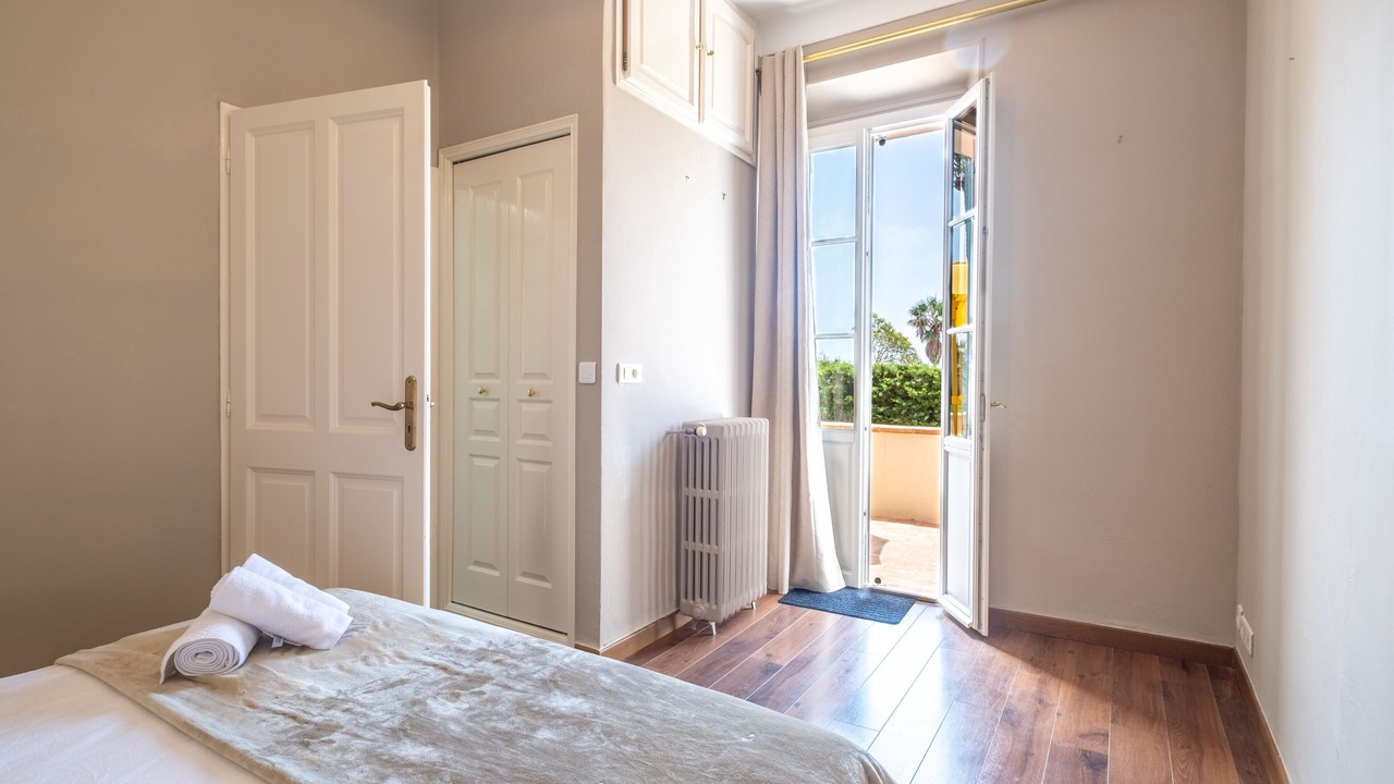 Photo of Bedroom in California - Pezou