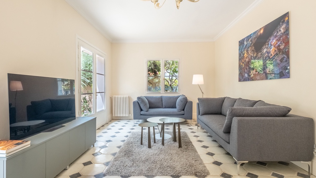 Photo of Livingroom in California - Pezou
