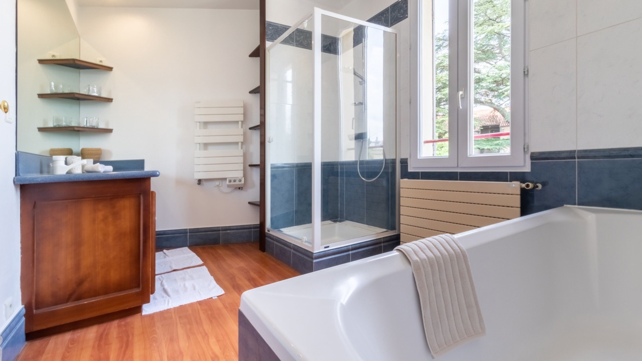 Photo of Bathroom in Condom