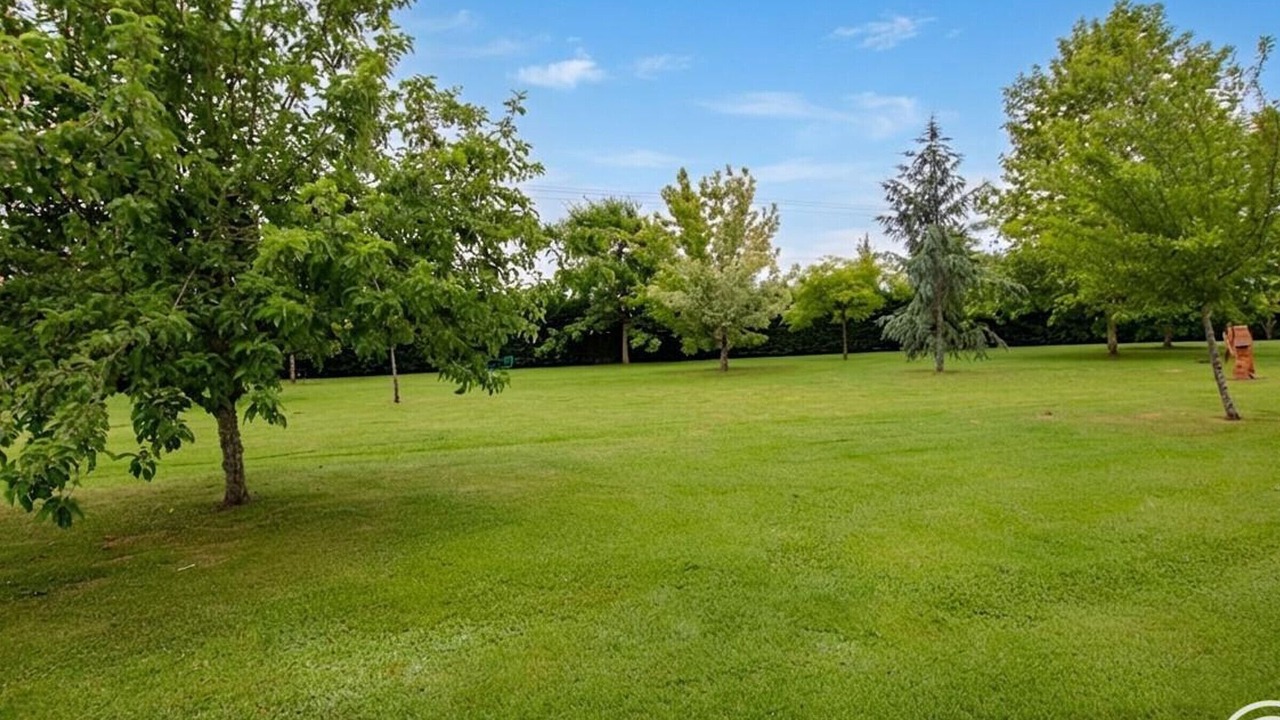 Photo of Outdoor in Saint-Germain-et-Mons