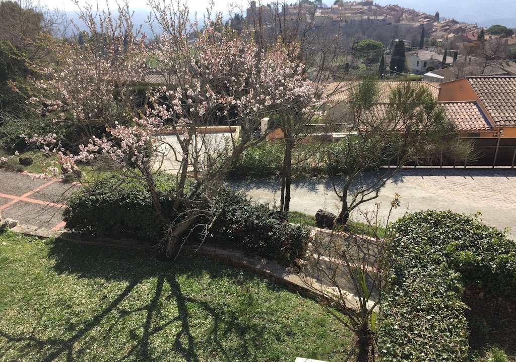 Photo of Others in Cabris