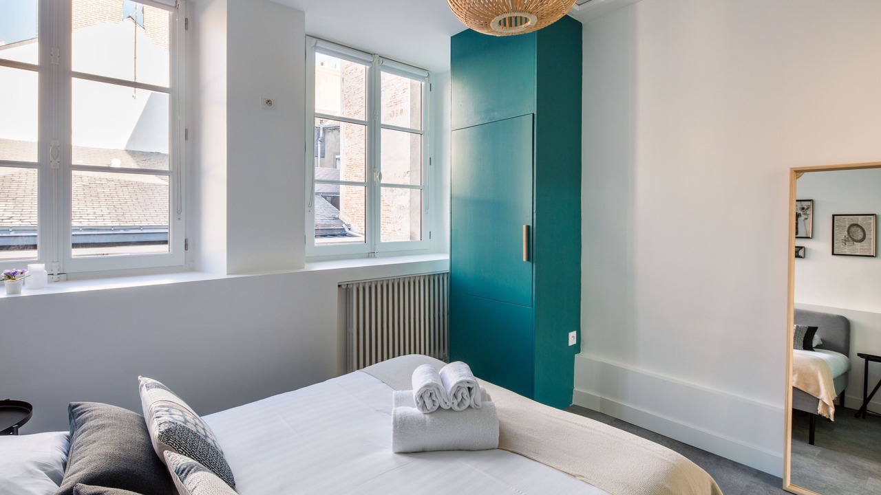 Photo of Bedroom in Graslin - Commerce