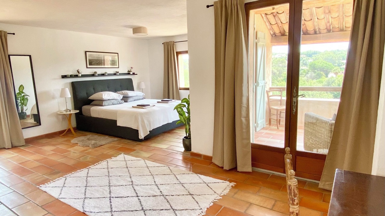 Photo of Bedroom in Roquefort-les-Pins