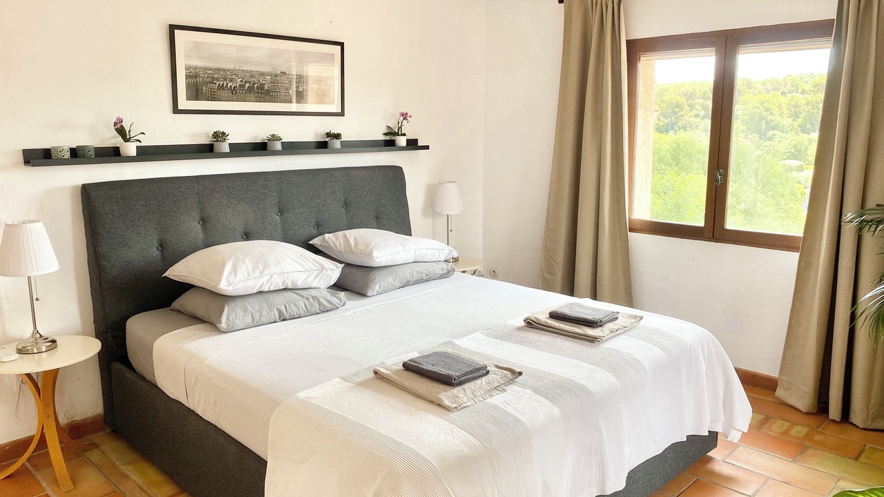 Photo of Bedroom in Roquefort-les-Pins