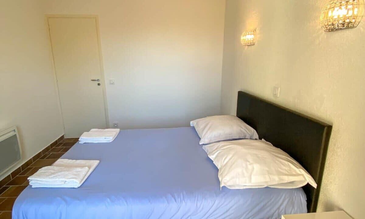 Photo of Bedroom in Le Lavandou