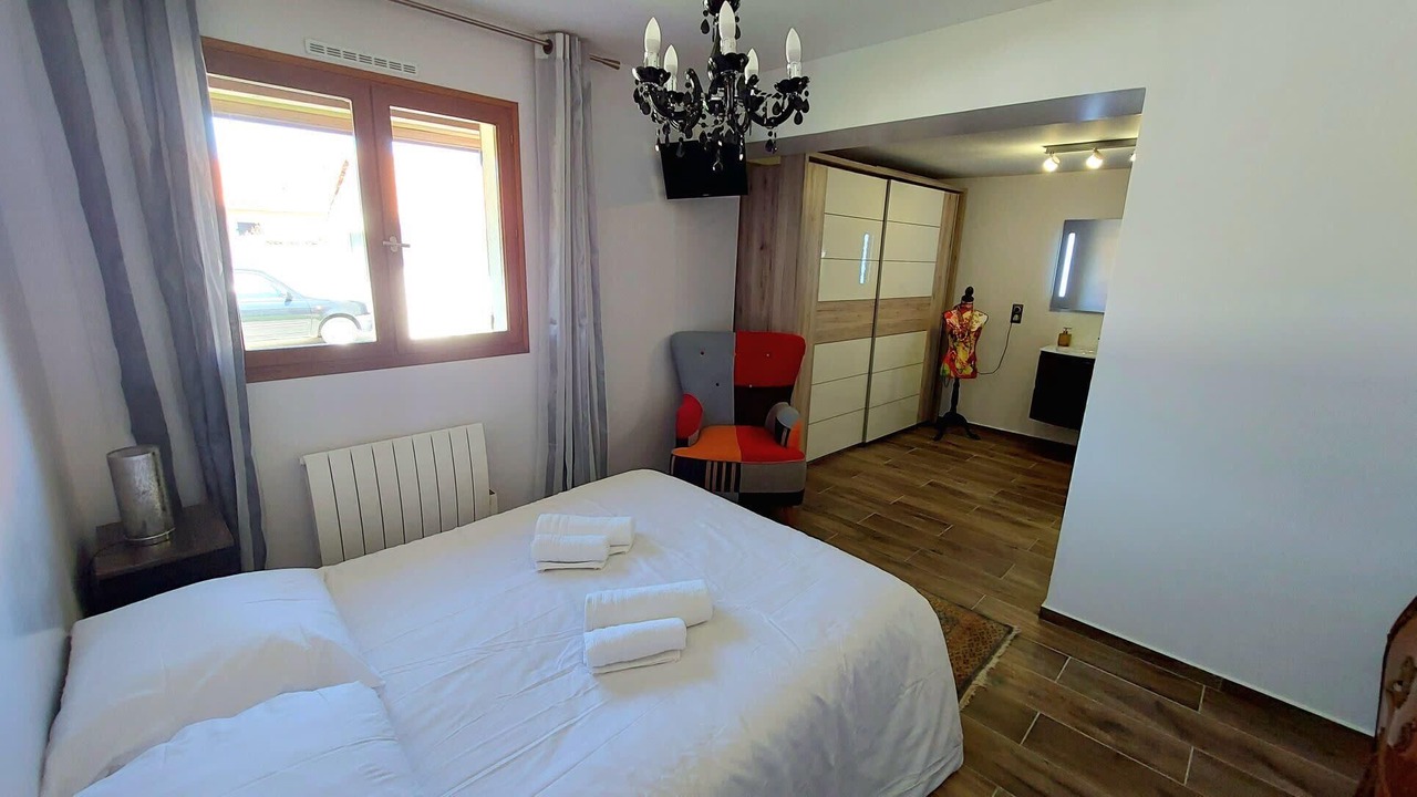 Photo of Bedroom in Lanton