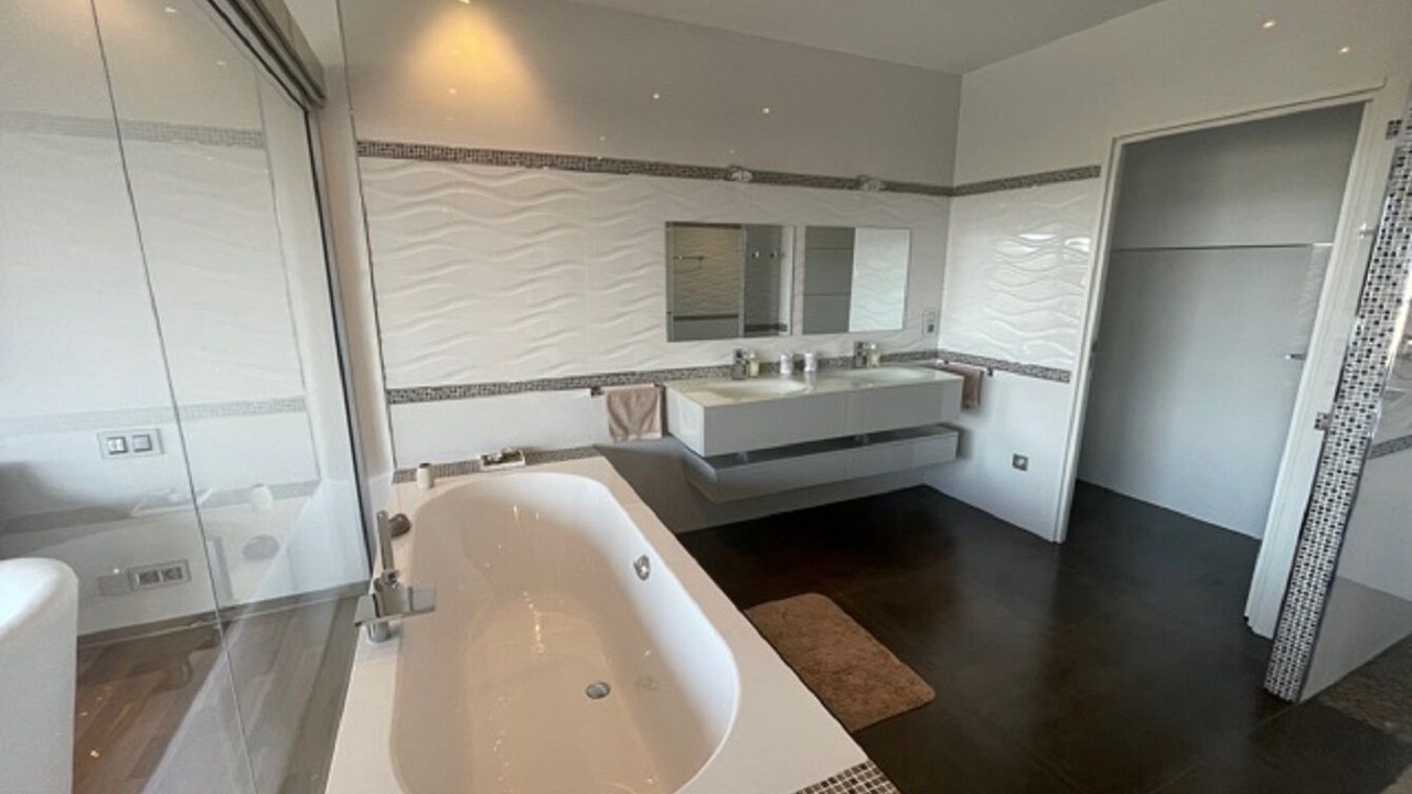Photo of Bathroom in Espero-Pax