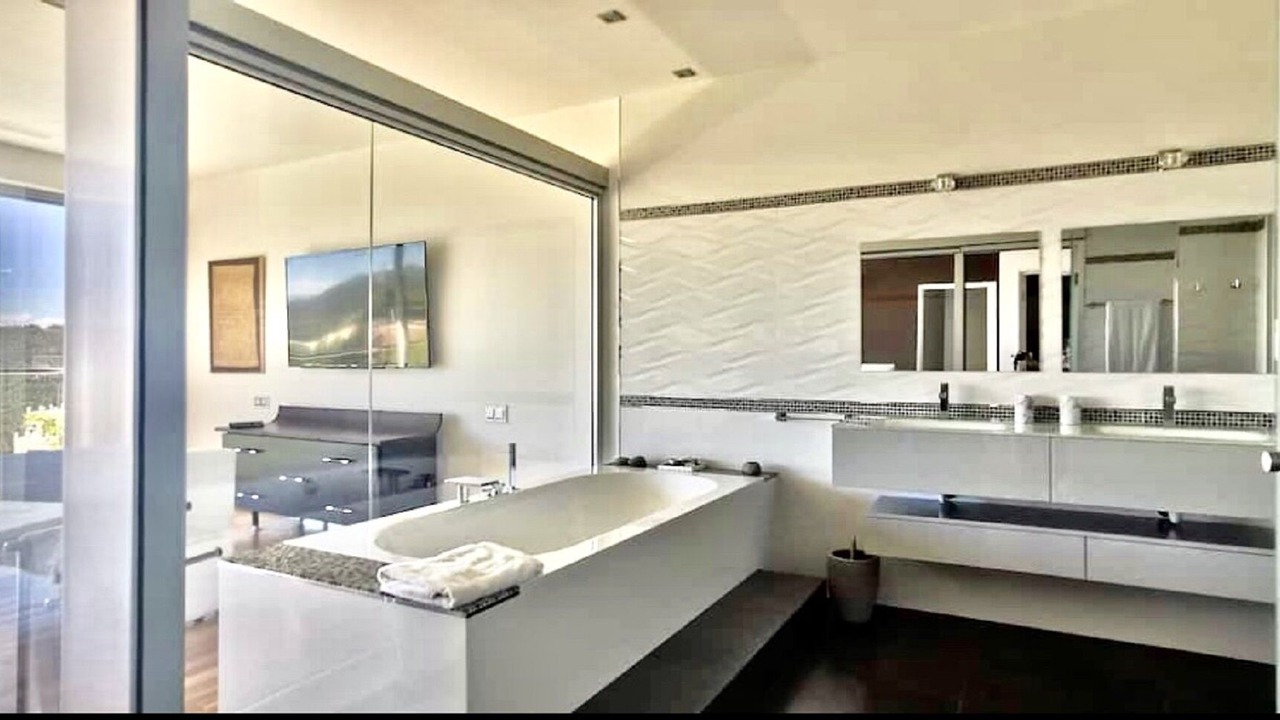 Photo of Bathroom in Espero-Pax