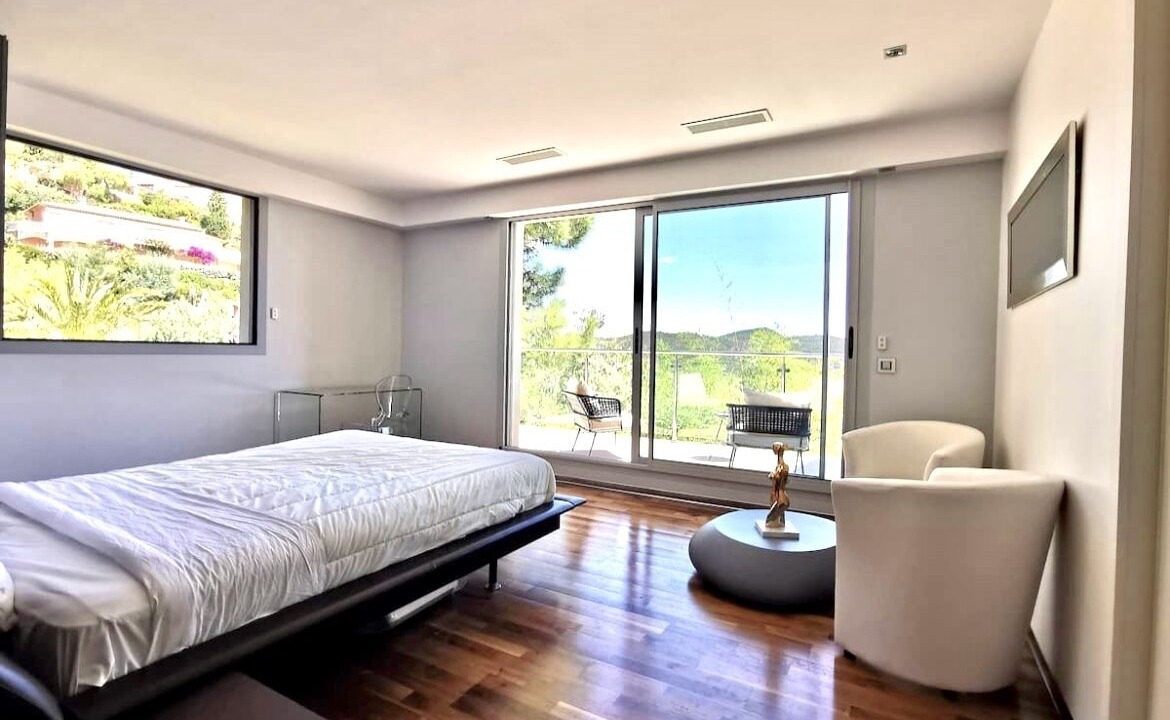 Photo of Bedroom in Espero-Pax