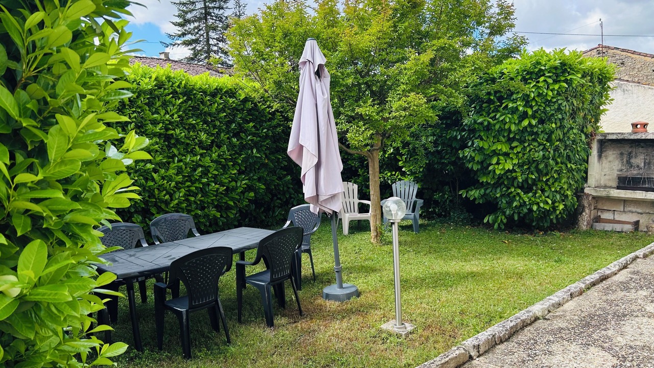 Photo of Outdoor in Montpellier de Medillan