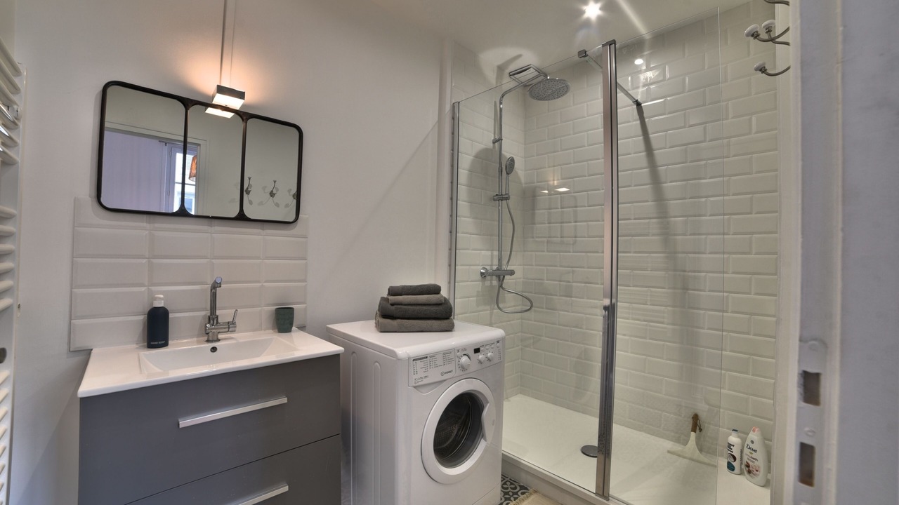 Photo of Bathroom in La Rochelle City Centre