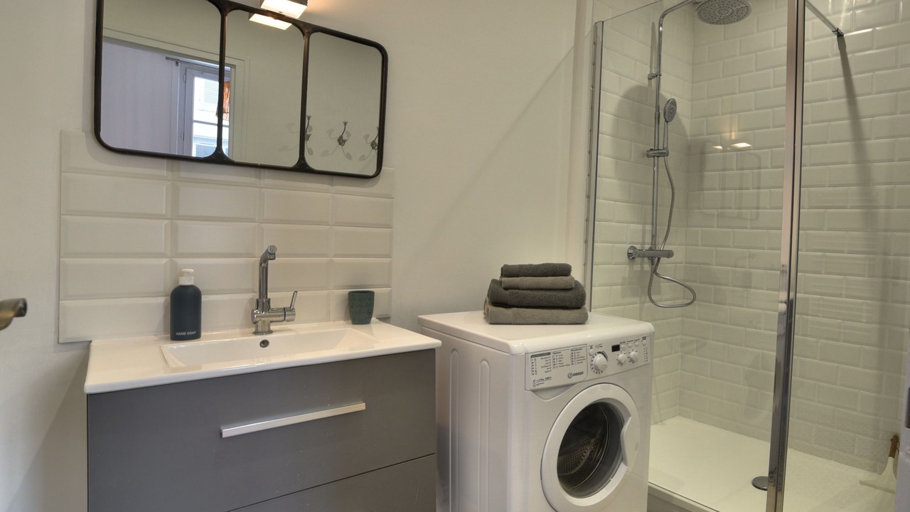 Photo of Bathroom in La Rochelle City Centre