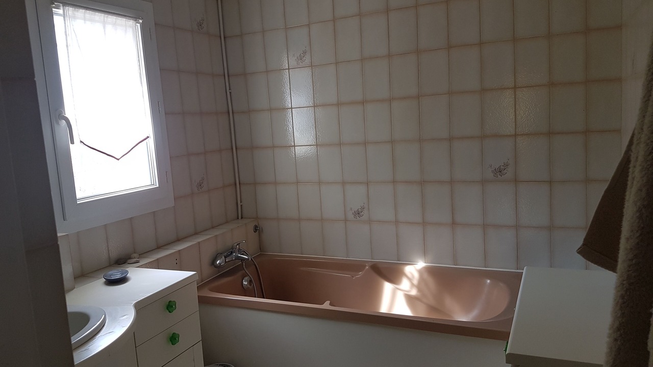Photo of Bathroom in La Jarrie
