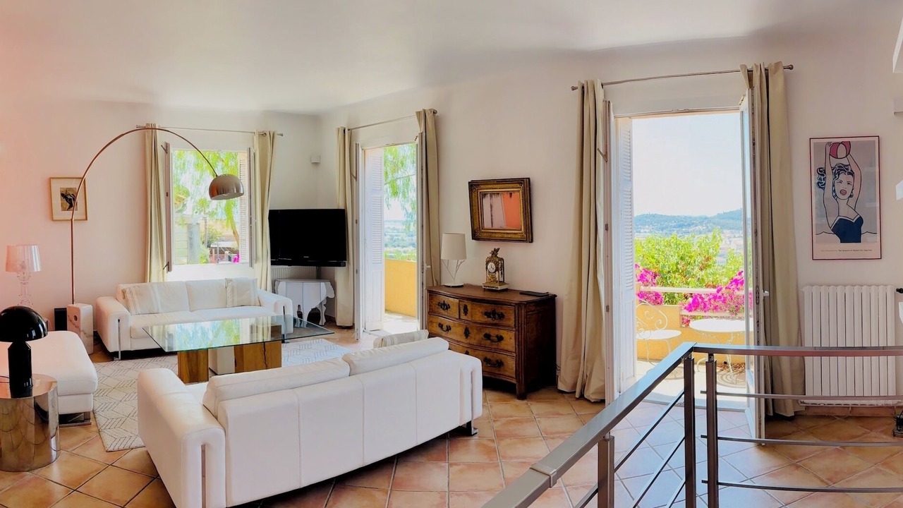 Photo of Livingroom in Hyeres City Centre