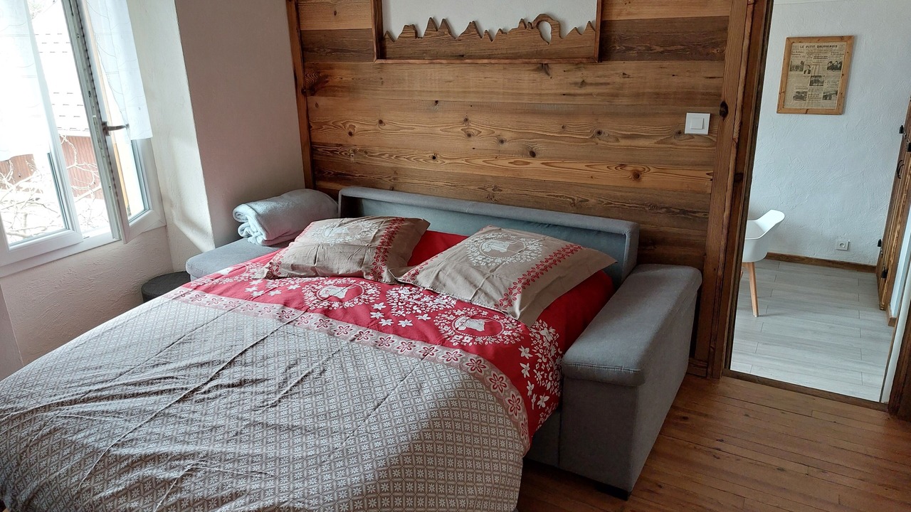 Photo of Bedroom in Saint-Etienne-de-Cuines