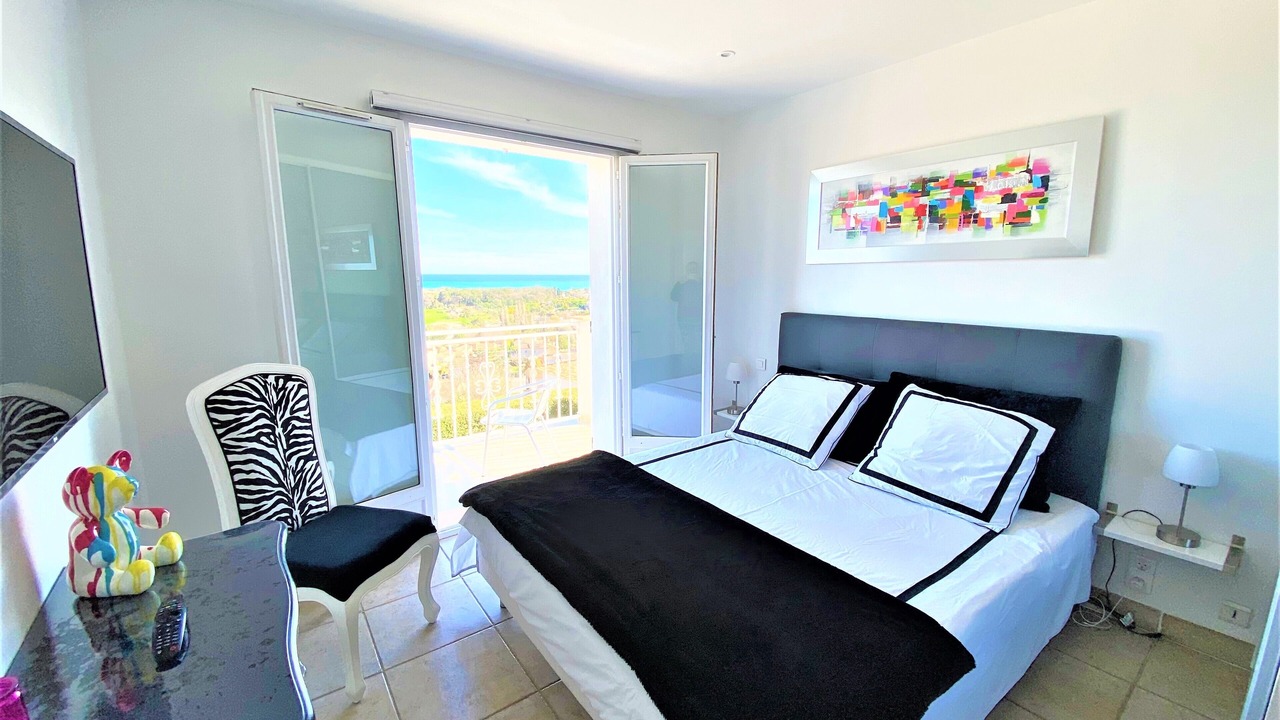 Photo of Bedroom in Biot