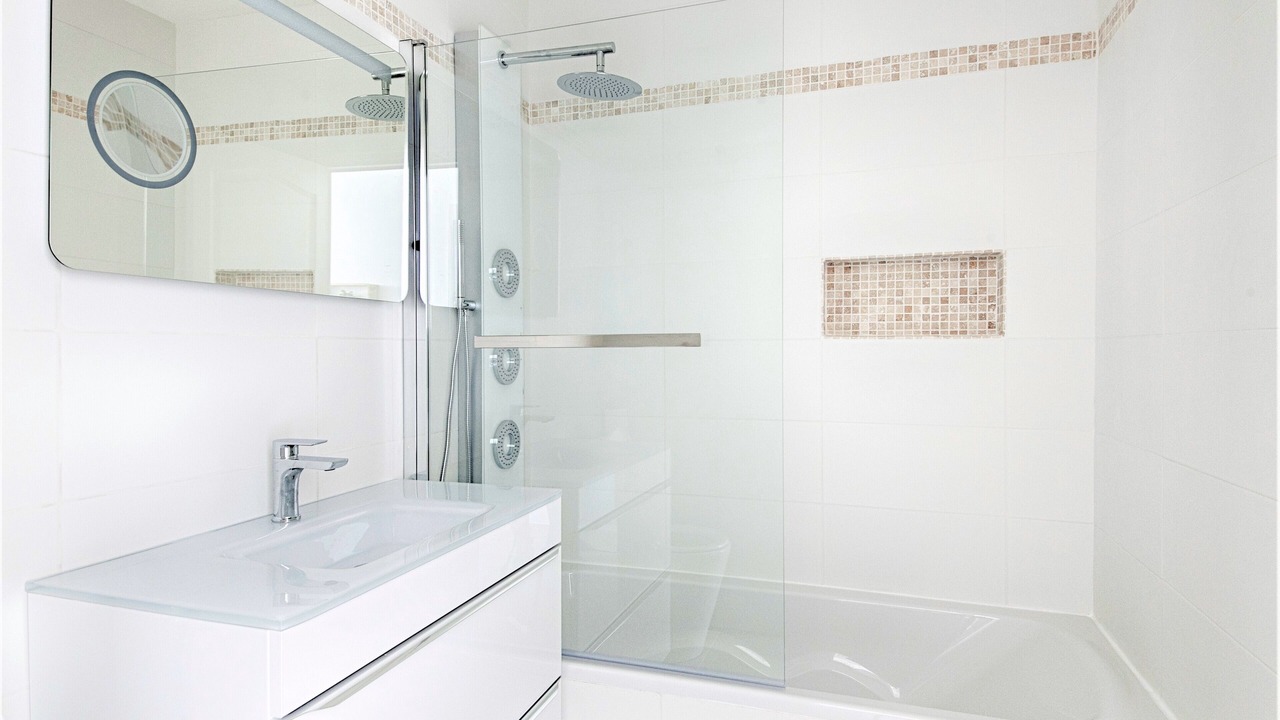 Photo of Bathroom in Biot