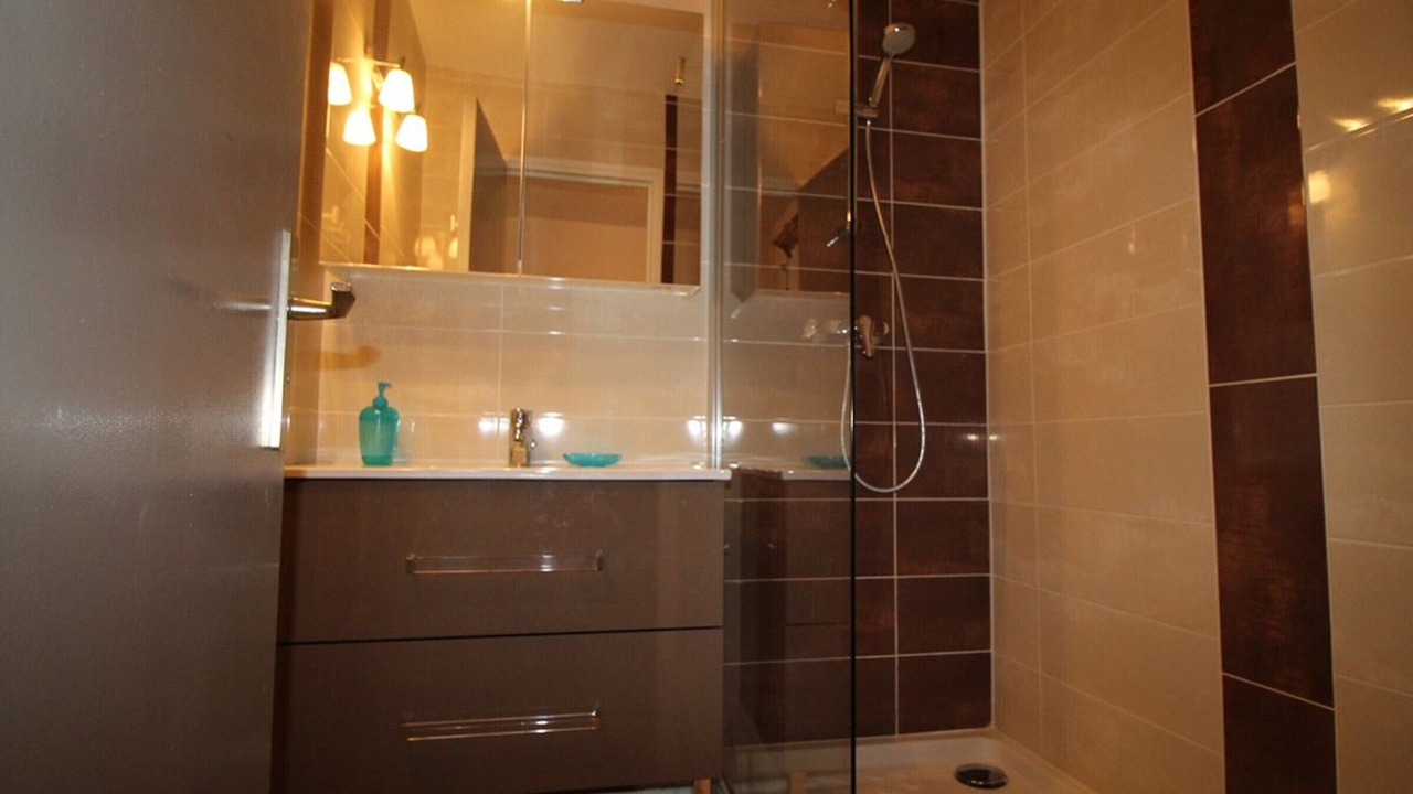 Photo of Bathroom in Auris