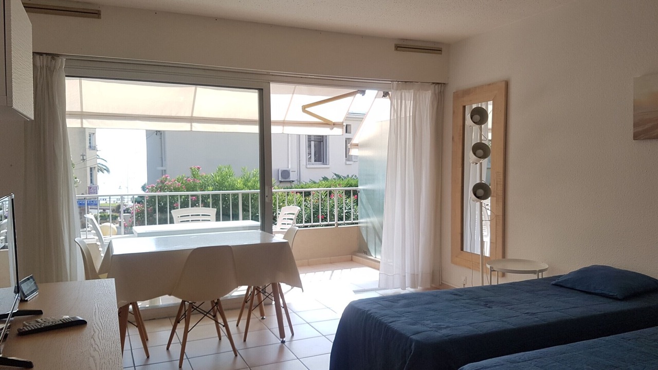 Photo of Bedroom in Saint-Raphael