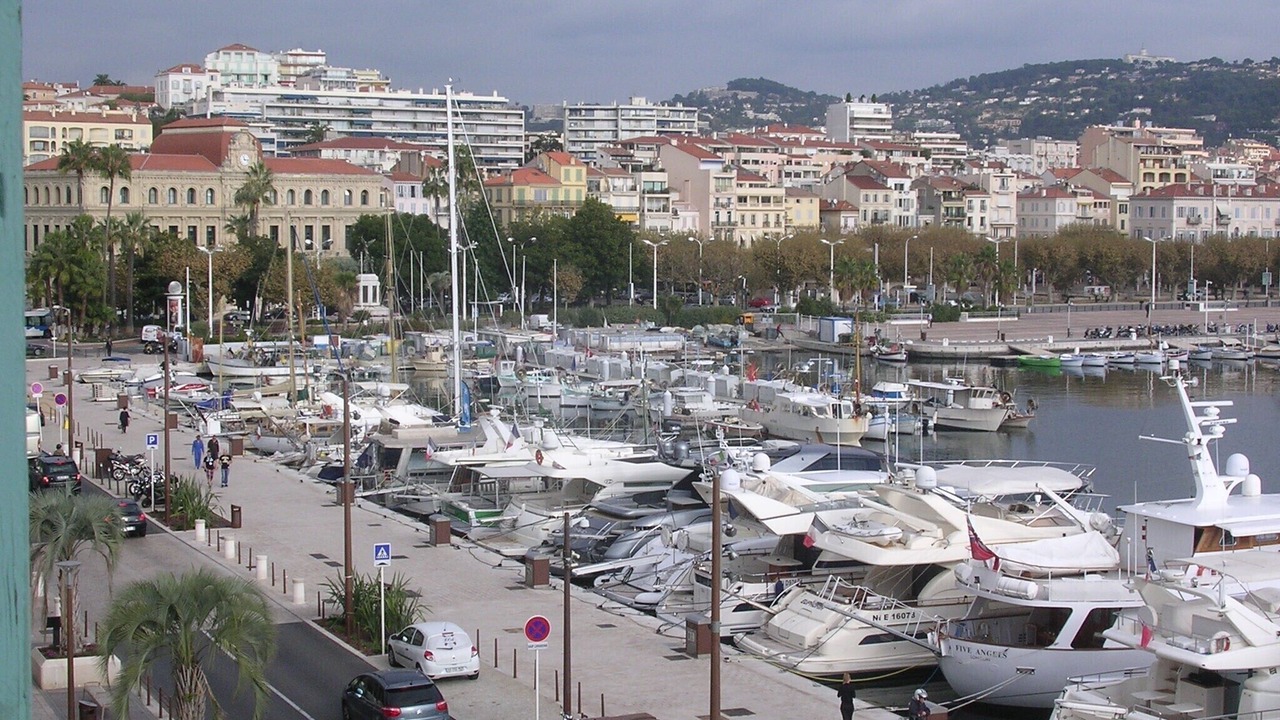 Photo of Others in Cannes Old Town