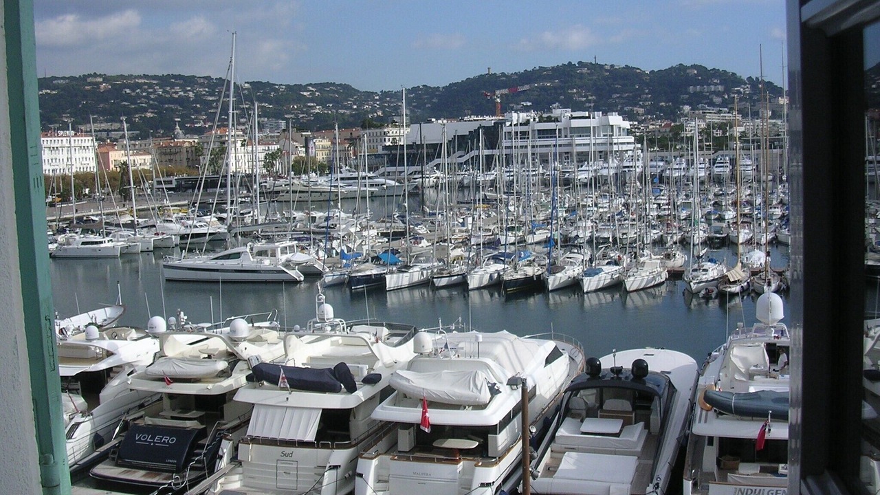 Photo of Others in Cannes Old Town