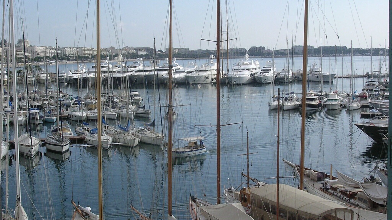 Photo of Others in Cannes Old Town