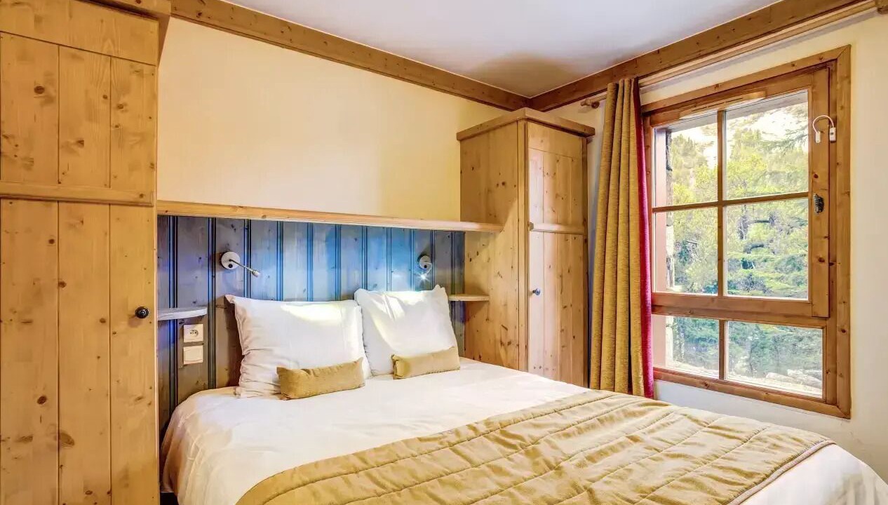 Photo of Bedroom in Arc-1950