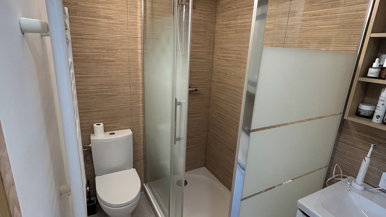 Photo of Bathroom in Arc-1800