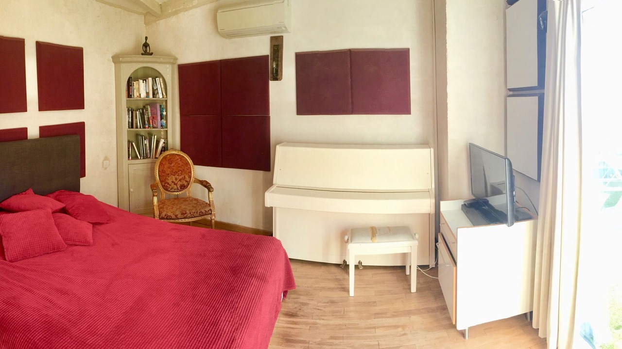 Photo of Bedroom in Castillon