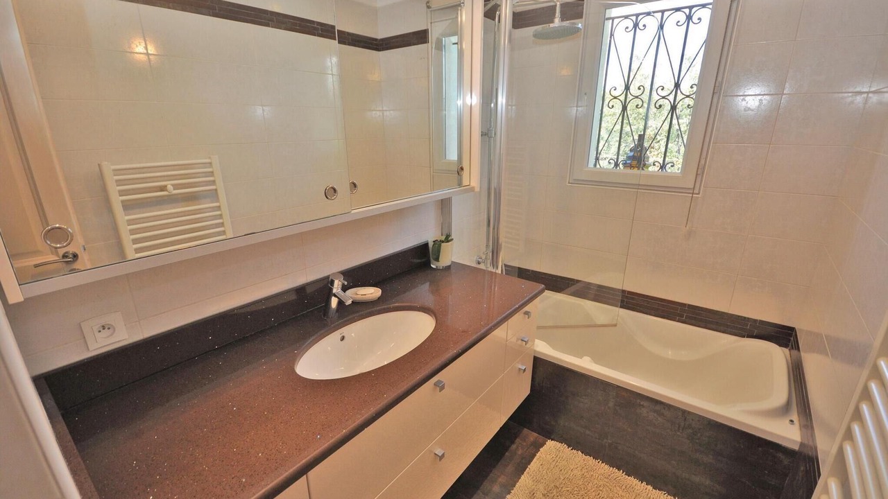 Photo of Bathroom in Bagnols-en-Foret