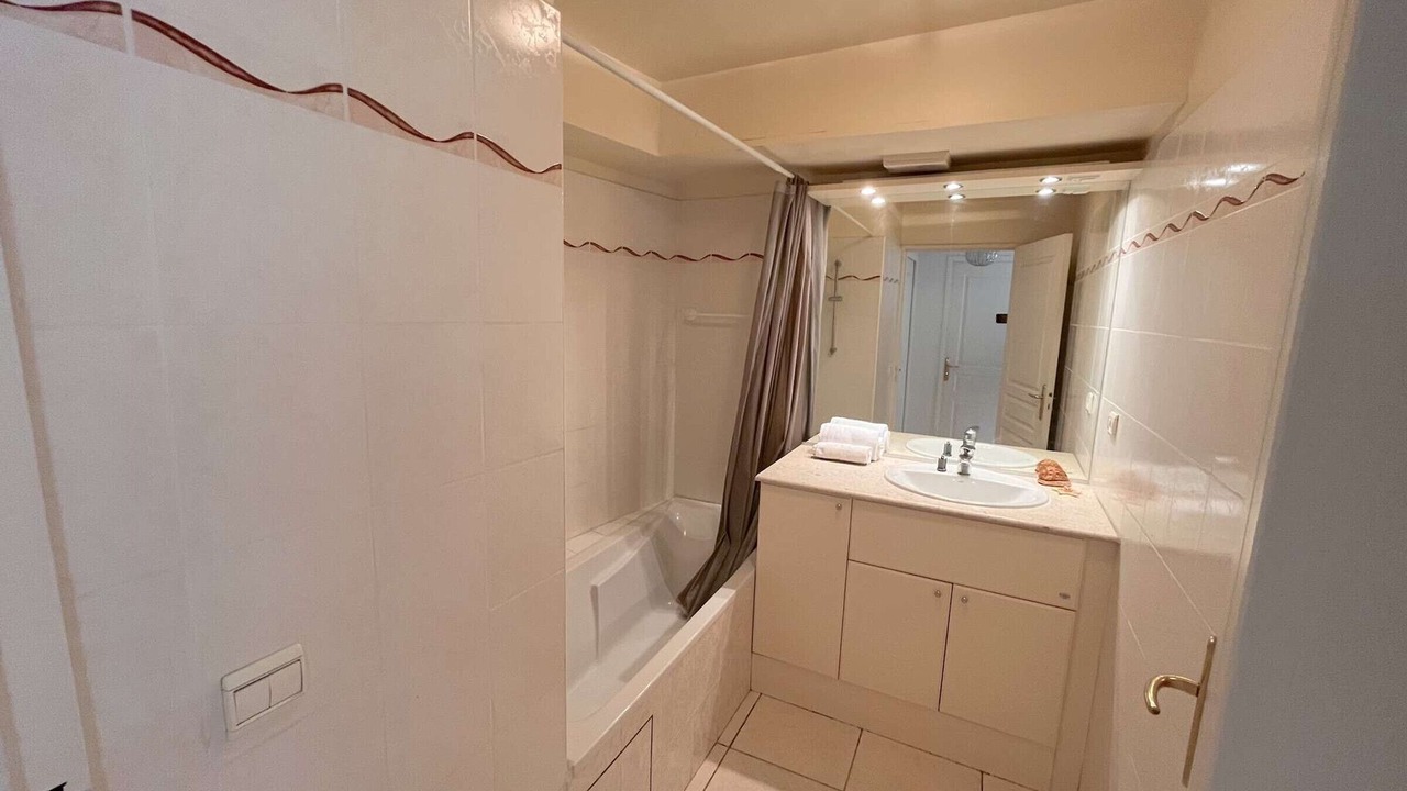 Photo of Bathroom in Saint-Raphael
