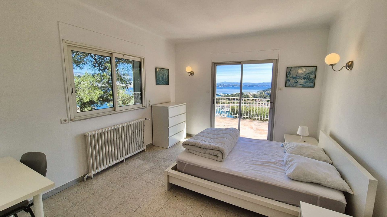 Photo of Bedroom in Saint-Mandrier-sur-Mer