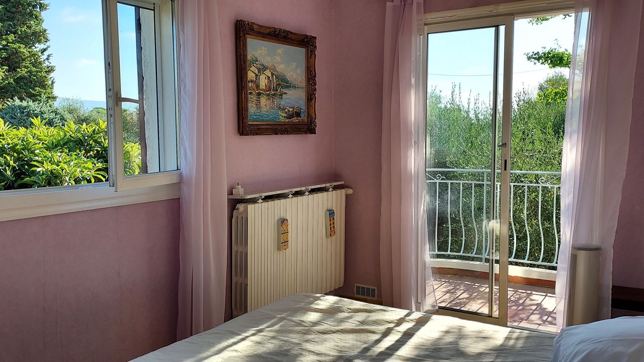 Photo of Bedroom in Saint-Jacques